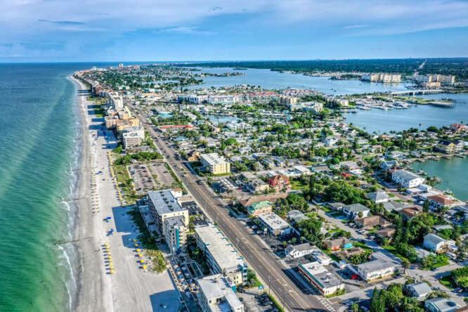 Sunset Beach Suites St. Pete Beach Exterior foto