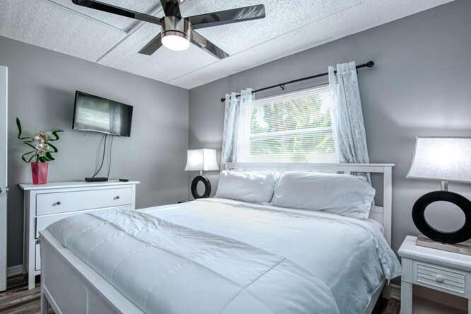 Sunset Beach Suites St. Pete Beach Exterior foto