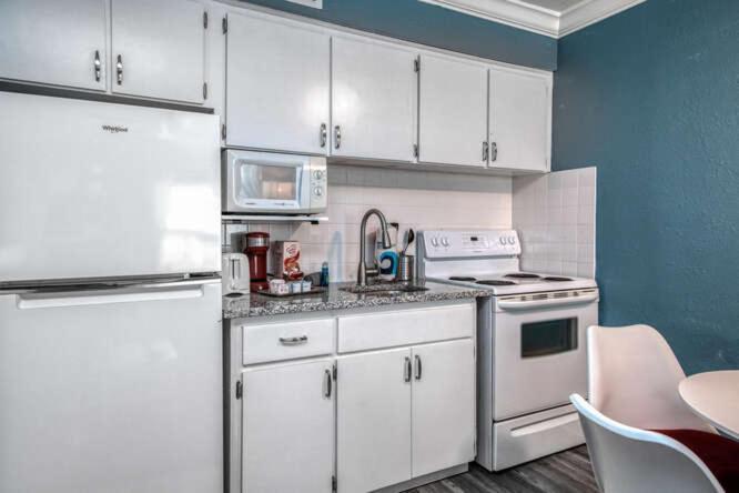Sunset Beach Suites St. Pete Beach Exterior foto